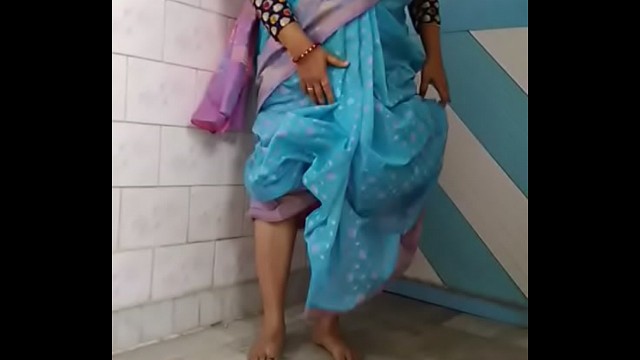 Arietta Hot Pissing Party Games Piss Toilet Bathroom Indian